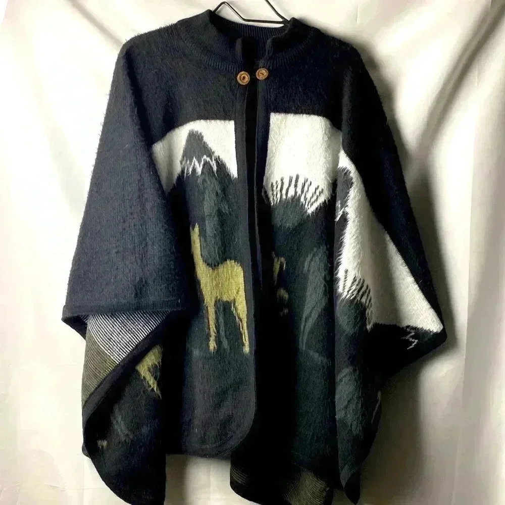 UNBRANDED WO ONE SIZE FITS MOST OVERSIZED CAPE BUTTON CLOSURE MOUNTAIN DESIGN‎